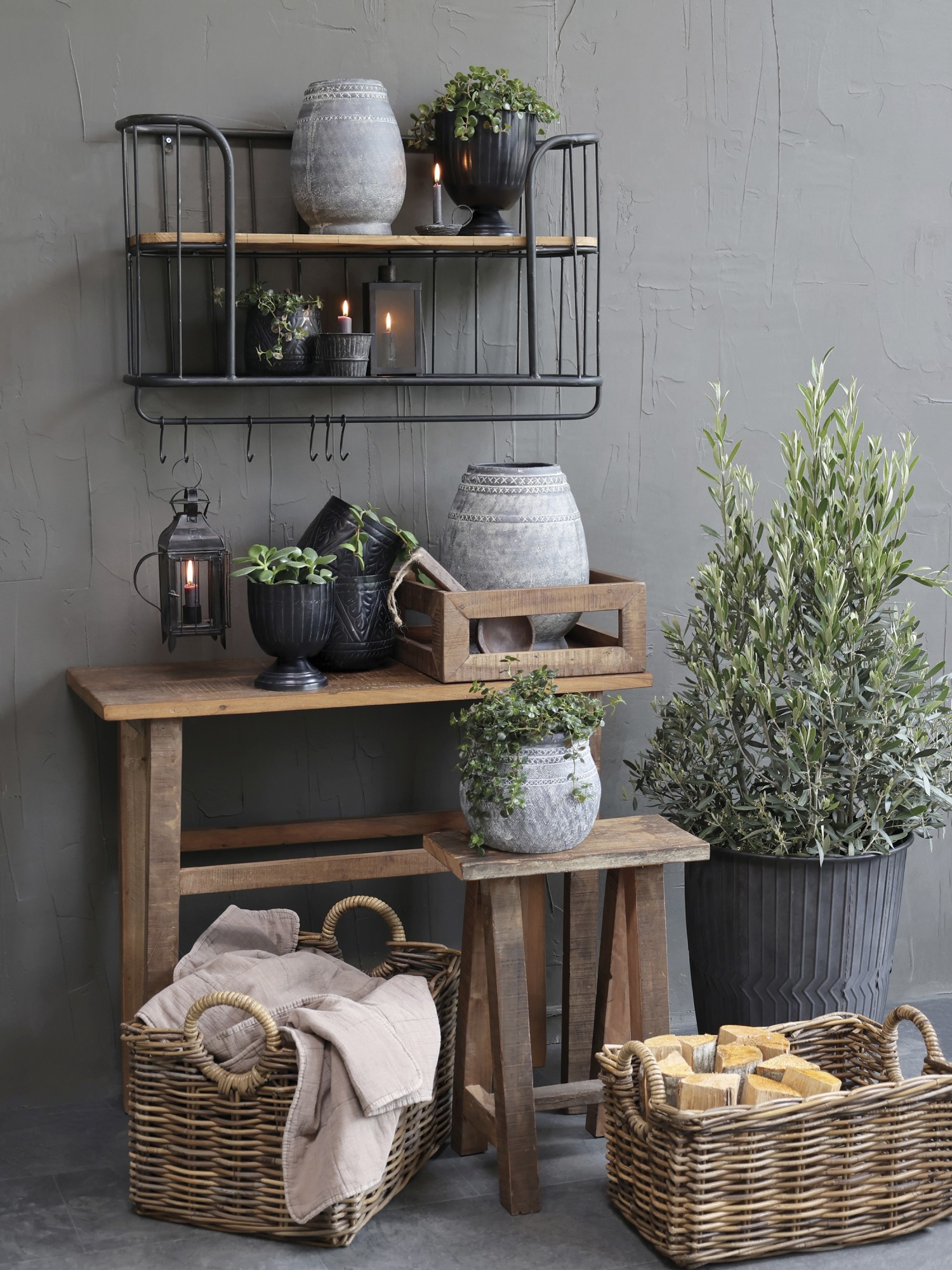 METALOWA_CZARNA_POLKA_SCIENNA_RUSTYKALNY_DREWNIANY_STOLEK_STOL_KOSZE_PLECIONE_Z_UCHWYTAMI_CHIC_ANTIQUE_POLSKA_SKLEP_DESIGNBYWOMEN